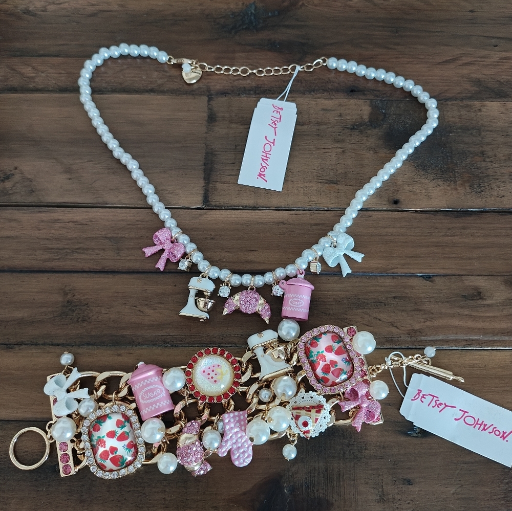 Betsey Johnson Pink and White Pearl Charm Necklace and Bracelet Pie Baking Set